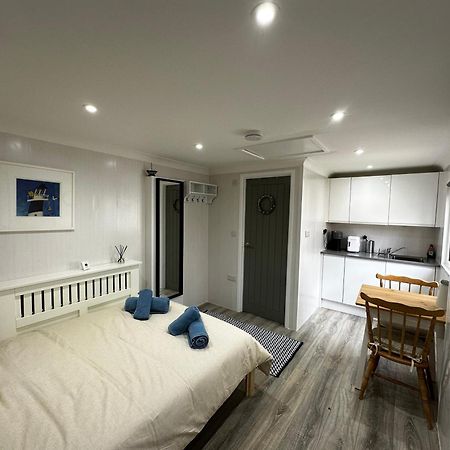 Peaceful Southbourne Studio - Pets Welcome ボーンマス エクステリア 写真