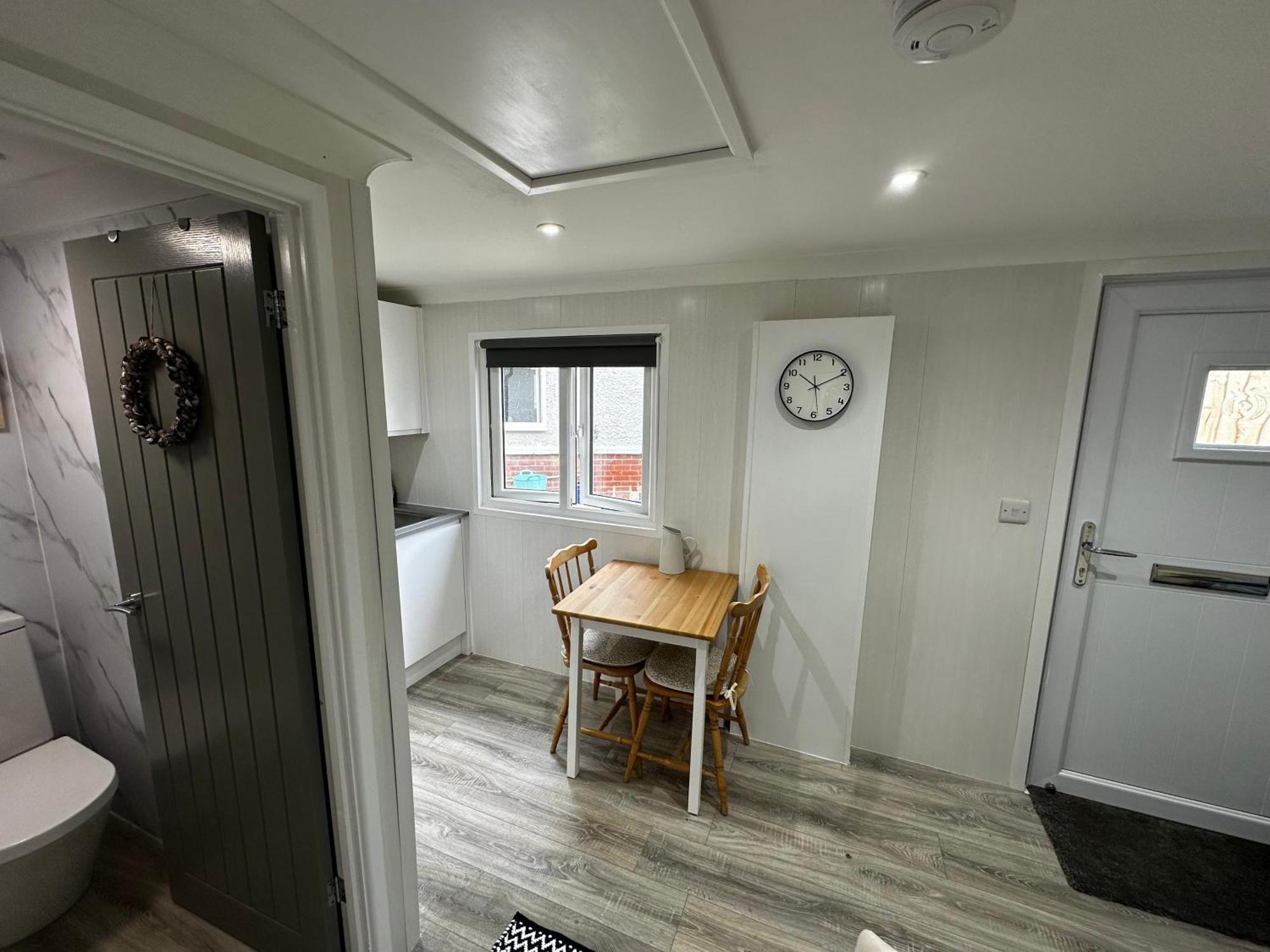 Peaceful Southbourne Studio - Pets Welcome ボーンマス エクステリア 写真