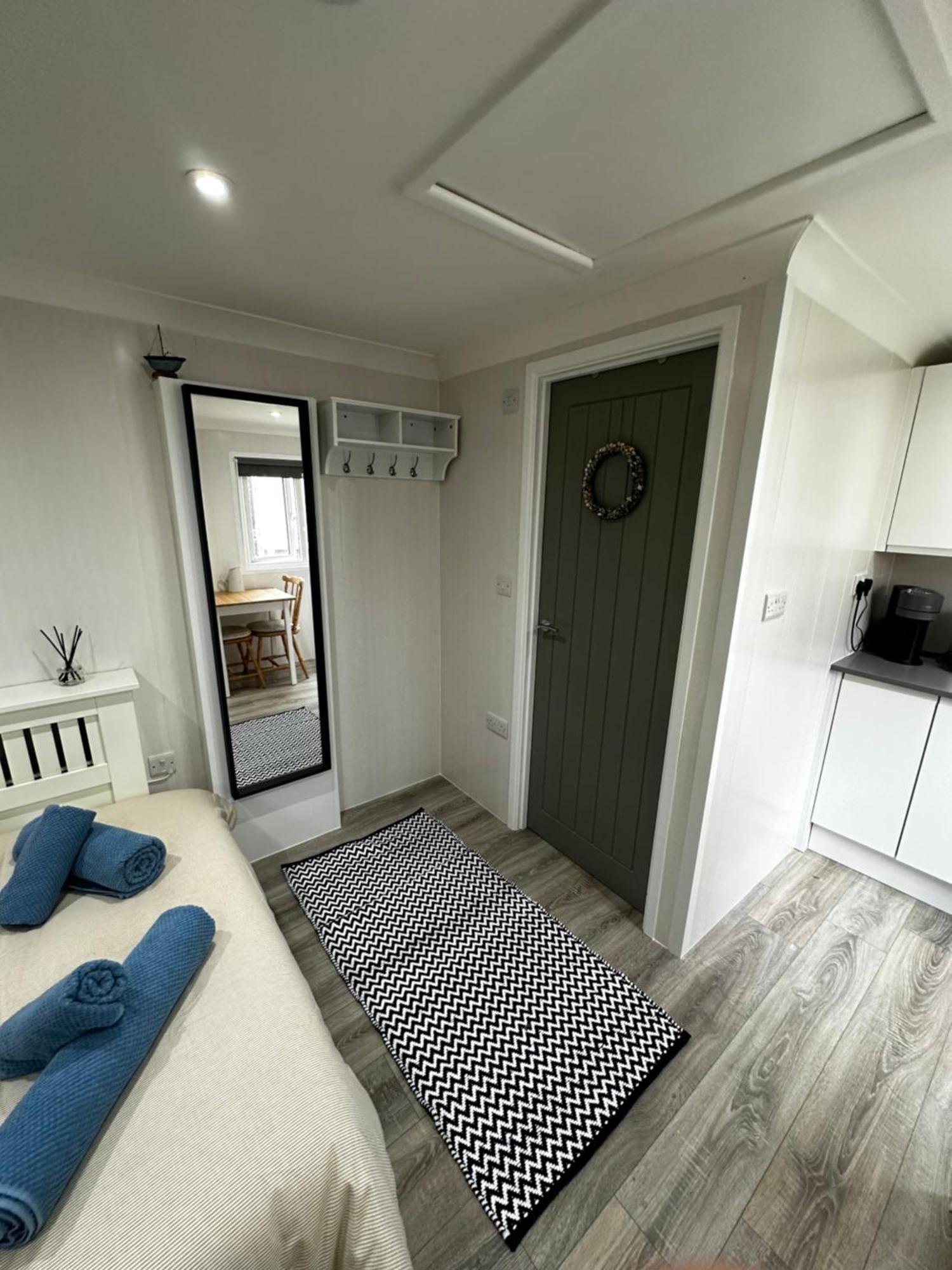Peaceful Southbourne Studio - Pets Welcome ボーンマス エクステリア 写真