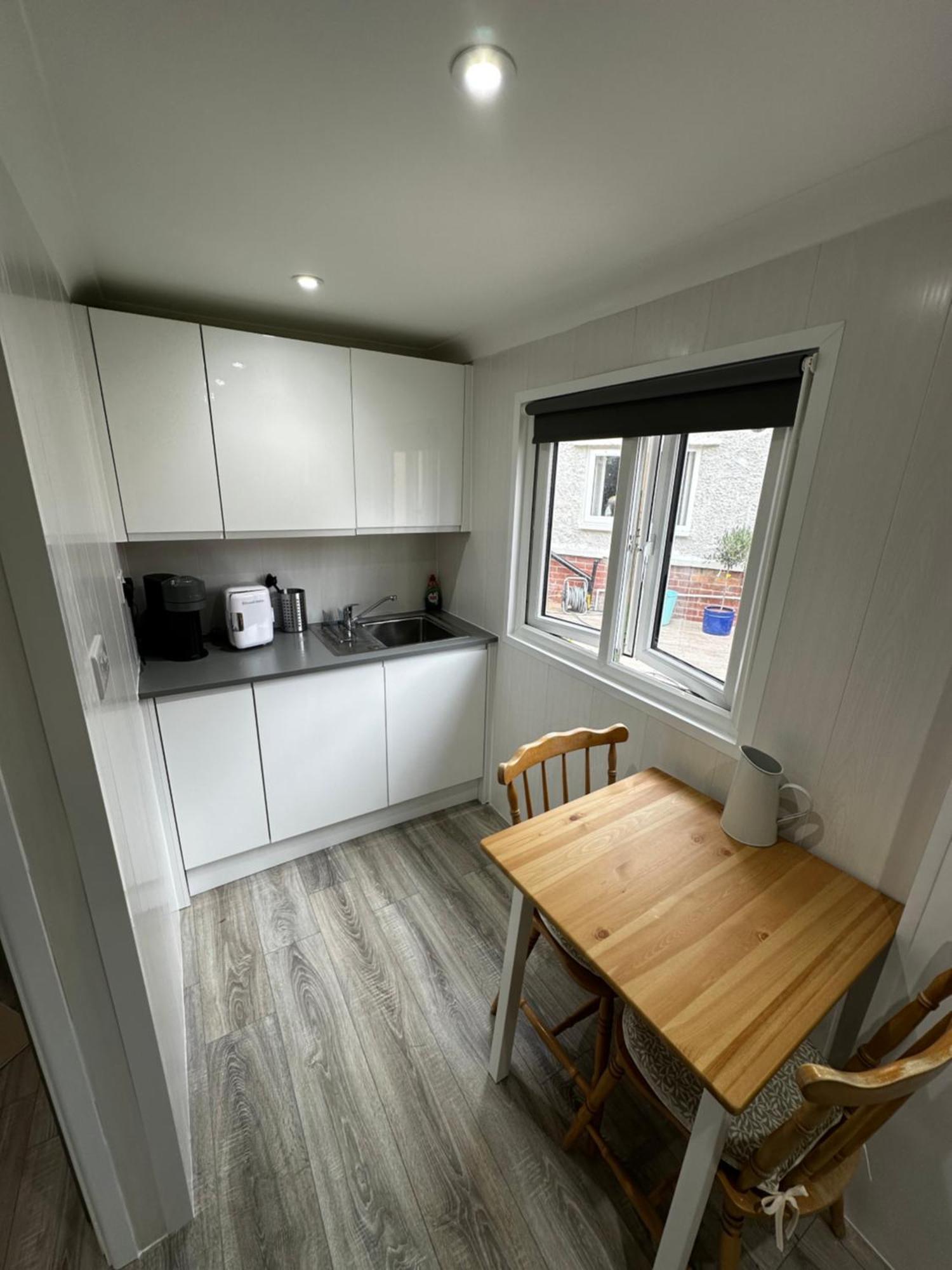 Peaceful Southbourne Studio - Pets Welcome ボーンマス エクステリア 写真