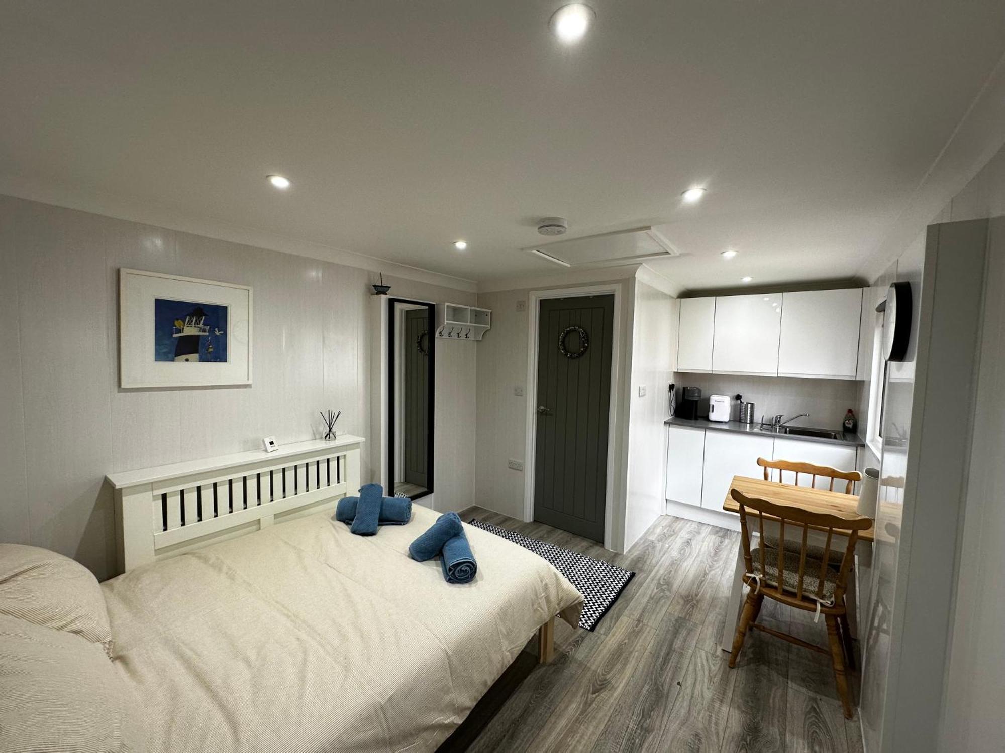 Peaceful Southbourne Studio - Pets Welcome ボーンマス エクステリア 写真